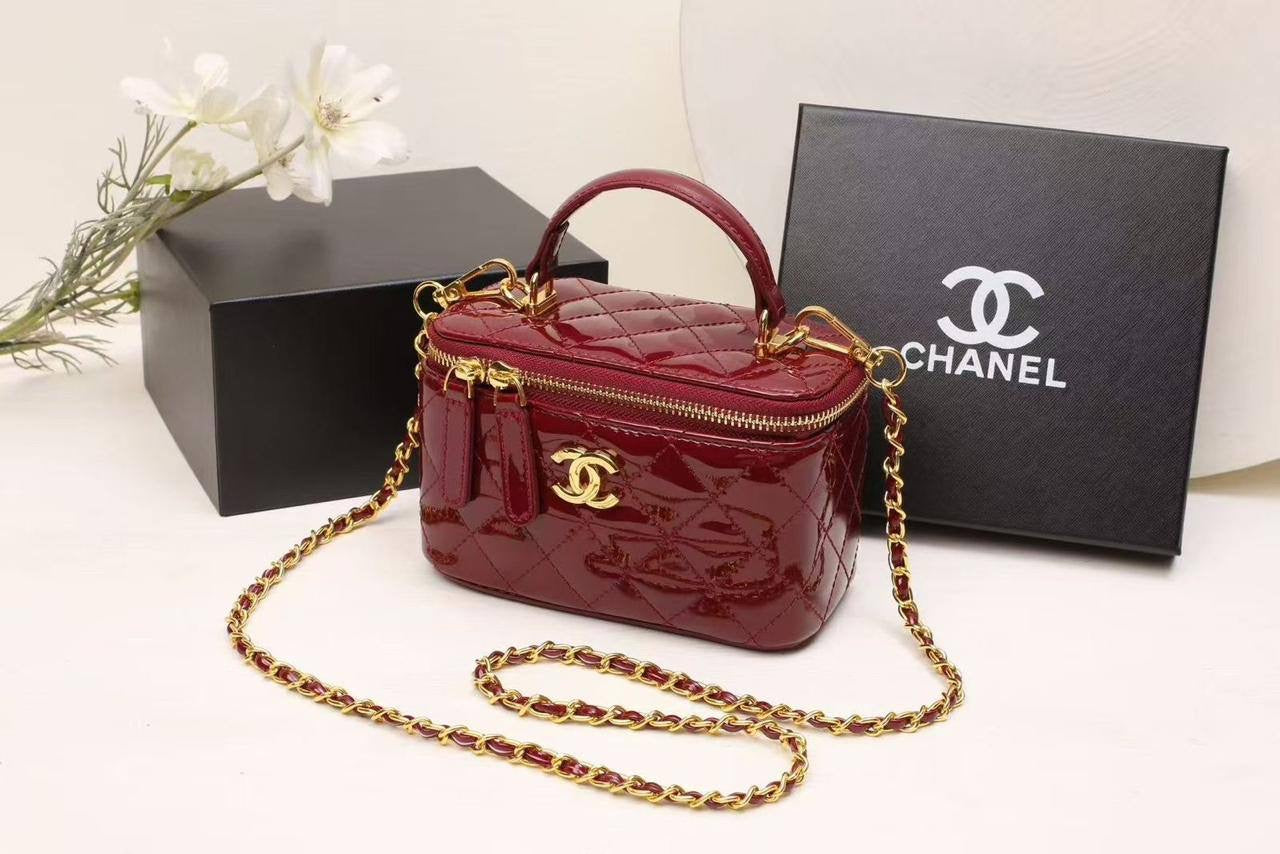 Chanel 24K
Size: 17 * 10 * 8 cm
90 dhs🇦🇪

with box
🎁🎁🎁

Zain115
♥️♥️♥️