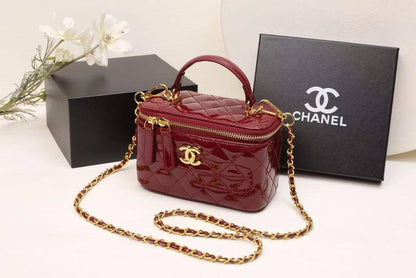 Chanel 24K
Size: 17 * 10 * 8 cm
90 dhs🇦🇪

with box
🎁🎁🎁

Zain115
♥️♥️♥️