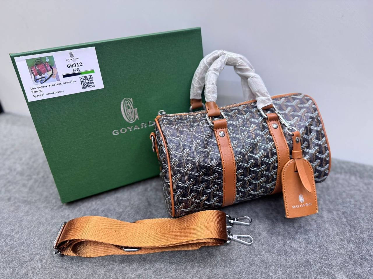 Goyard

With box 
🎁🎁🎁

size :25×15 
90 dhs🪙

Zain114
♥️♥️♥️