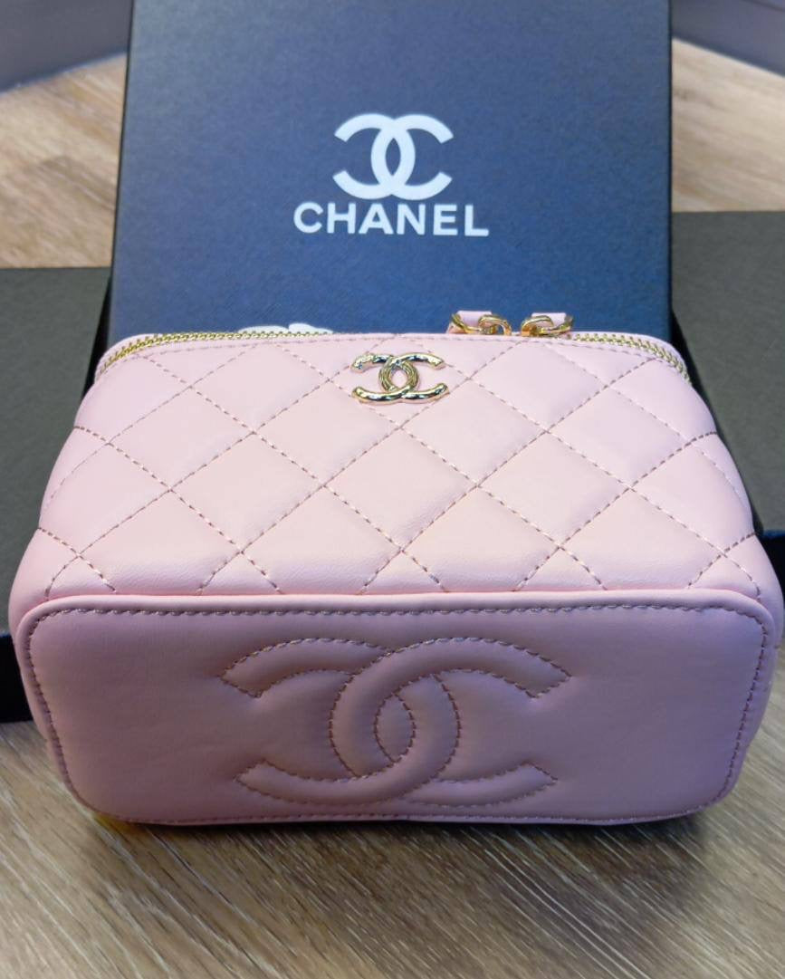 Chanel
Good quality 

with box 
🎁🎁🎁

95 dhs🇦🇪

Zain186
♥️♥️♥️
