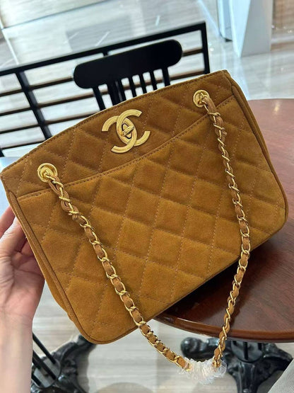 Chanel 
Master
270 dhs🇦🇪
#27.5cm

Zain228
♥️♥️♥️