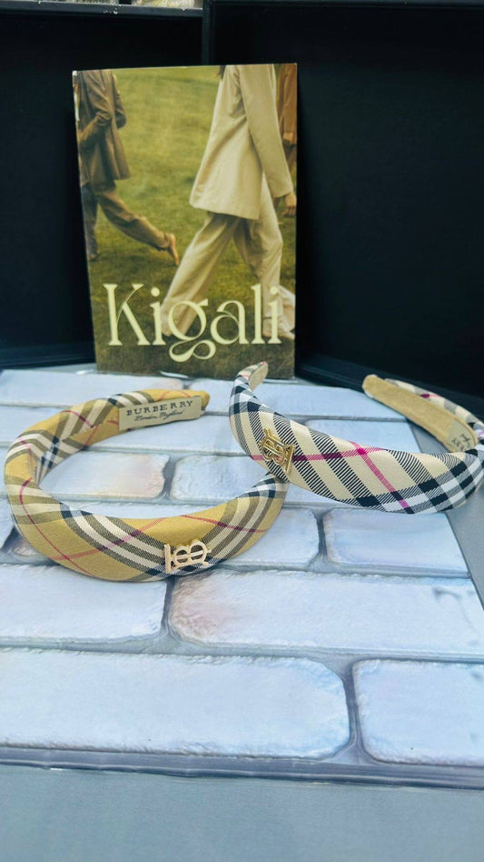 Headband
good quality 💯

Without box 📦 
25 dhs 🇦🇪 

With master box 📦 
50 dhs 🇦🇪 

Zain216
♥️♥️♥️
