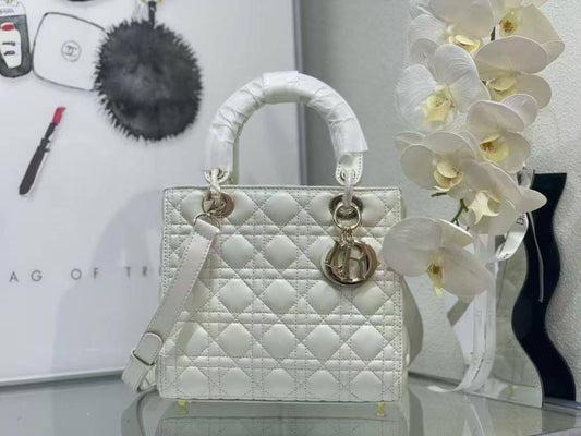 Lady Dior Master 
330 dhs🇦🇪
#With box
🎁🎁🎁

#24cm

Zain228
♥️♥️♥️