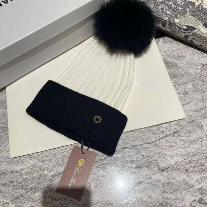 Loro piana winter hats 
Free size 
80 dhs🪙

Zain88
♥️♥️♥️