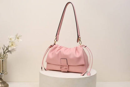 FENDI
28*11*18cm 

with box
🎁🎁🎁

105 dhs🇦🇪

Zain44
♥️♥️♥️