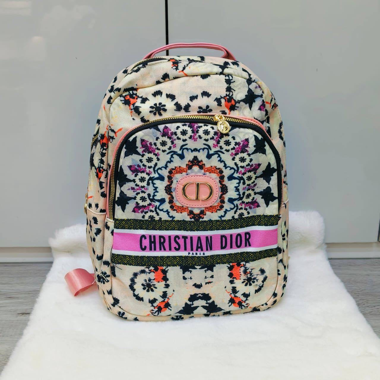 Dior
Bagback
55 dhs🇦🇪

Zain40
♥️♥️♥️