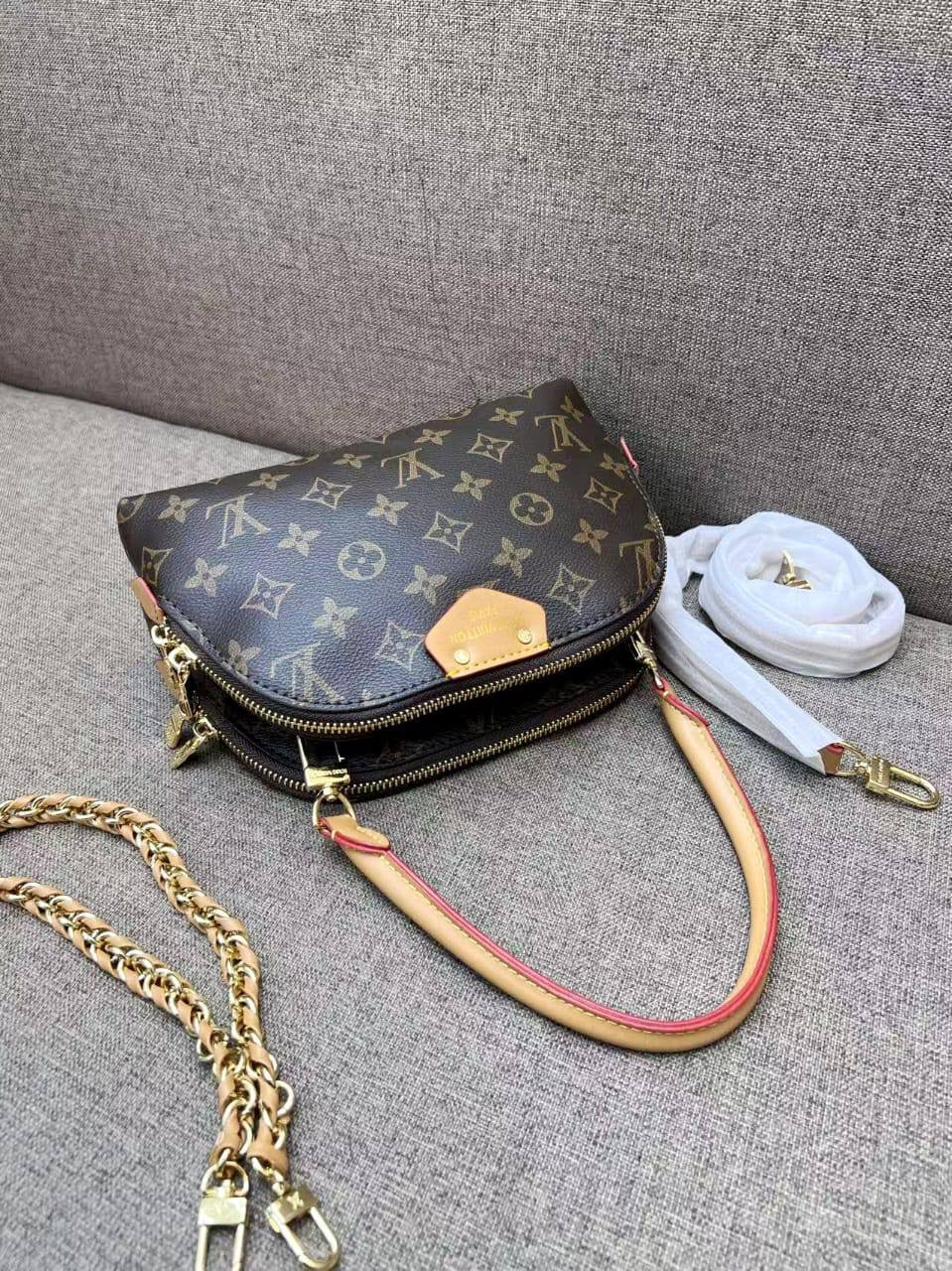 LV
90 dhs🪙💕
size 22cm

Zain26
♥️♥️♥️