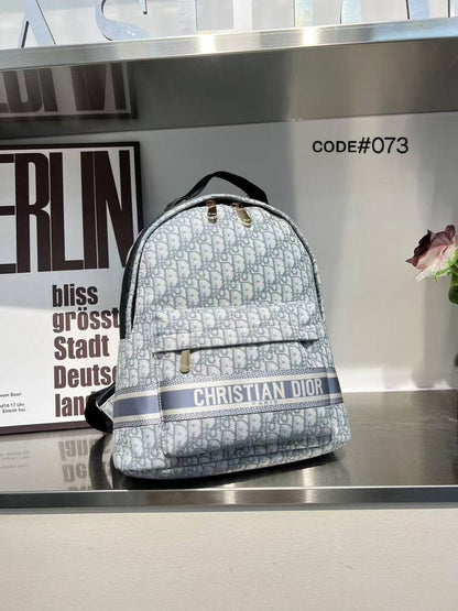 CHRISTIAN DIOR ✦ FENDI
ᴄʟᴀssɪᴄ ᴘʀɪɴᴛ ʟᴏɢᴏ
BAGPACK / KNAPSACK
sɪᴢᴇ: 30 cm

75 dhs🇦🇪

Zain31
♥️♥️♥️