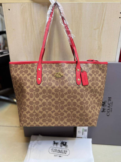 Coach Tote
Size : 33 * 27 cm
90 dhs🪙
with box 🎁

Zain115
♥️♥️♥️