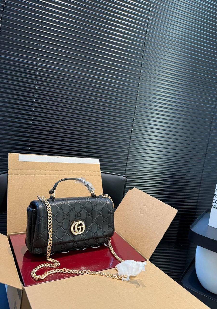 D&G

90 dhs🇦🇪

Good quality 

with box
🎁🎁🎁

Zain35
♥️♥️♥️