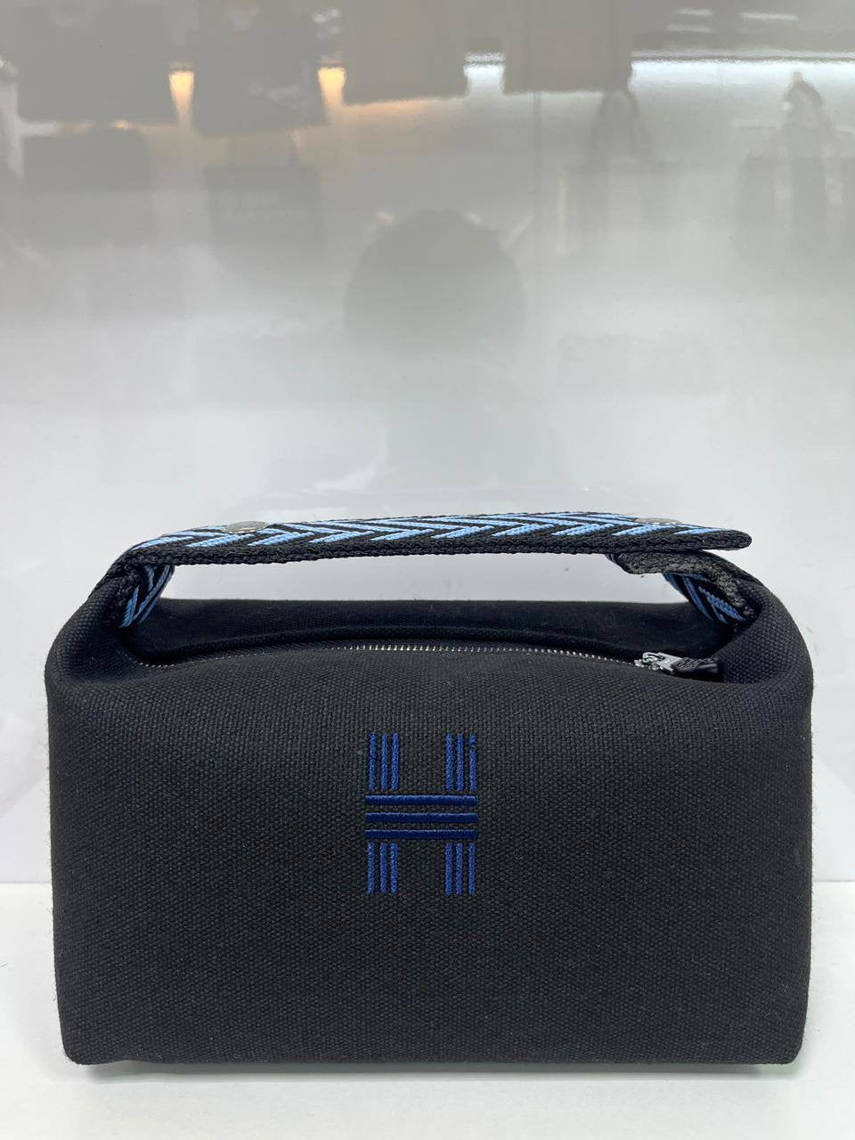 Hermes
Best quality 

with box’s 
🎁🎁🎁

95 dhs🇦🇪

size 22 cm

Zain158
♥️♥️♥️