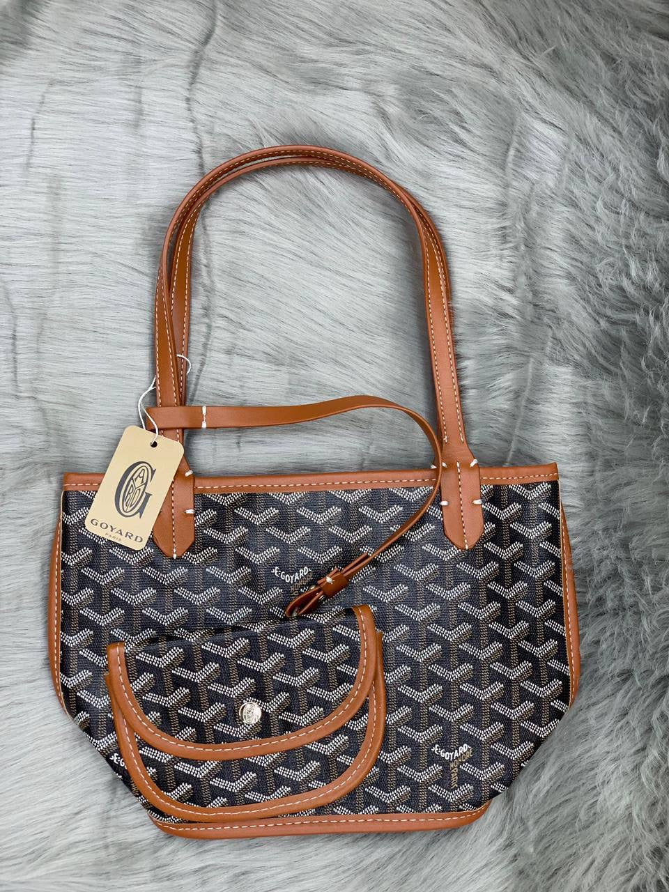 Goyard
SIZE  ……… 25cm 
75 dhs🇦🇪

Zain244
♥️♥️♥️