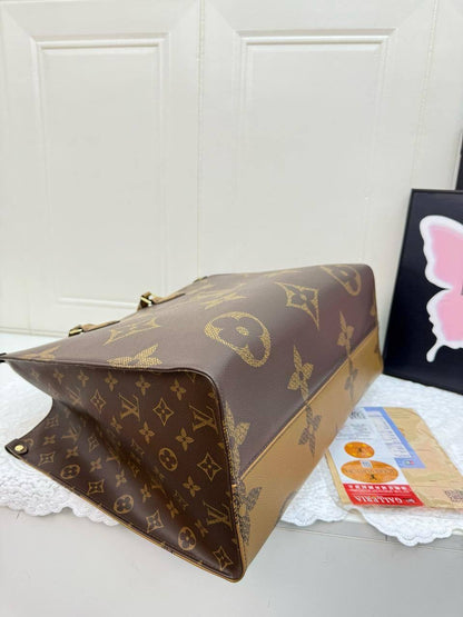 LV
41*30*15cm
110 dhs🇦🇪

Zain17
♥️♥️♥️