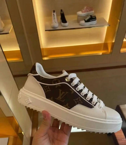 LV SHOES 👟 
Size 36-41
130 dhs🇦🇪

Zain40
♥️♥️♥️