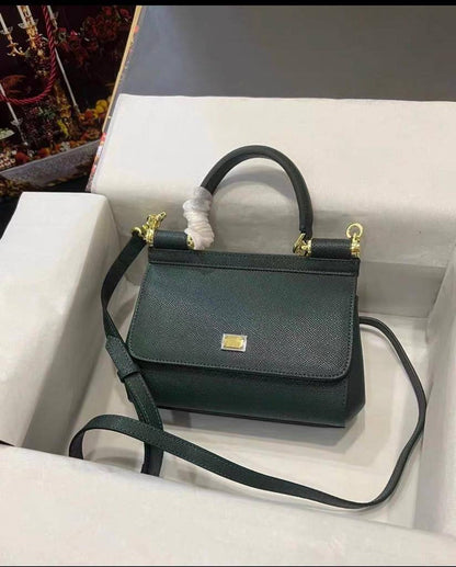 D&G 

95 dhs🪙💕

with box
🎁🎁🎁

Zain90
♥️♥️♥️