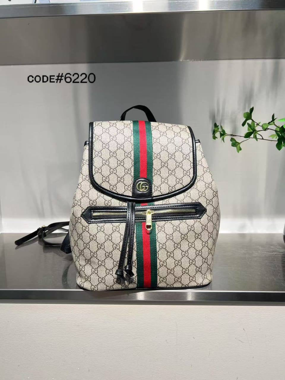 GUCCI BAGPACK
ғʟᴀᴘ ʙᴏᴛᴛᴏɴ ᴋɴᴀᴘsᴀᴄᴋ
sɪᴢᴇ : 28 cm

75 dhs🪙

Zain31
♥️♥️♥️