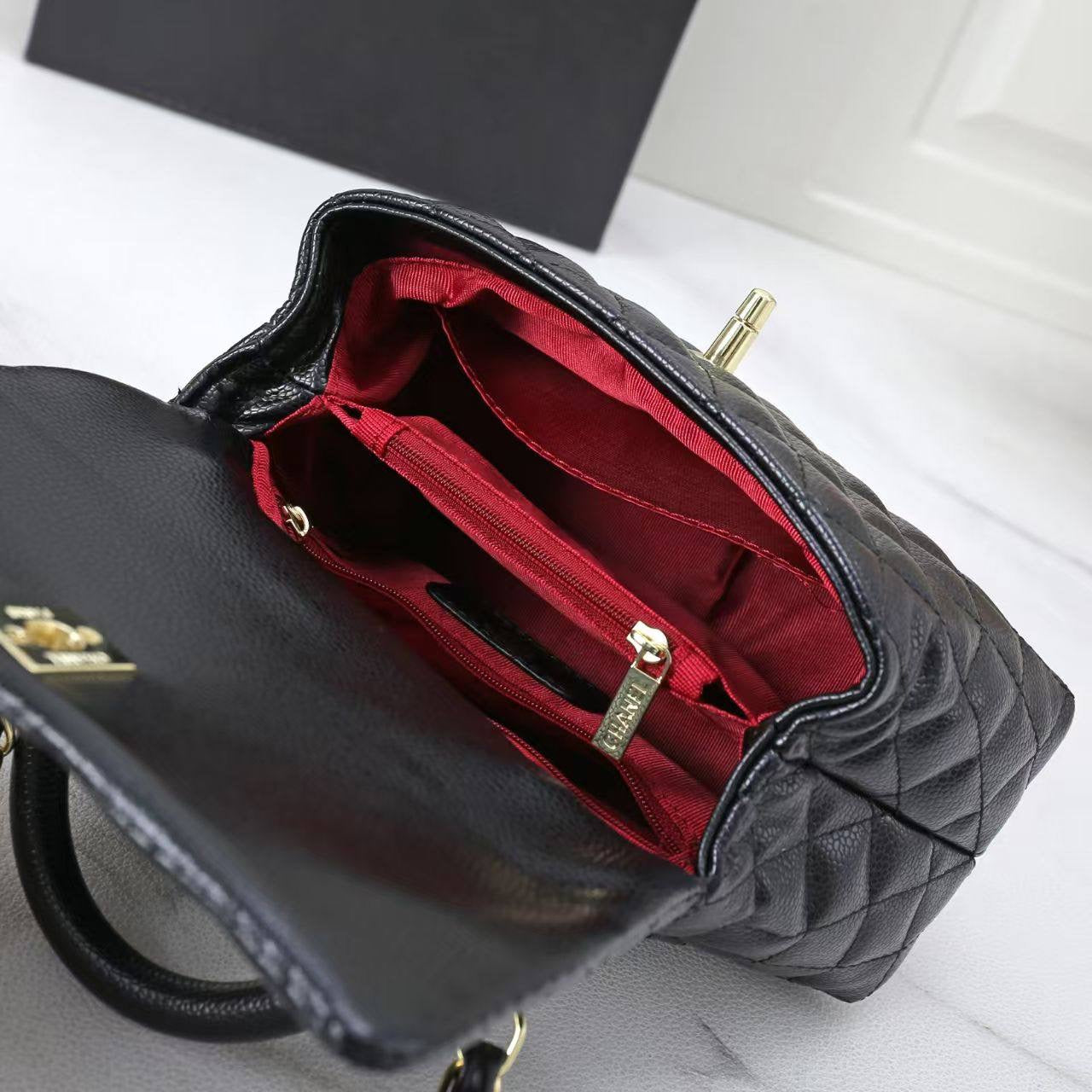 CHANEL ᴄᴏᴄᴏ
ᴛᴏᴘ ʜᴀɴᴅʟᴇ ʙᴀɢ
ᴄᴀᴠɪᴀʀ ʟᴇᴀᴛʜᴇʀ ᴍᴀᴛᴇʀɪᴀʟ
ɢᴏʟᴅ ᴄʜᴀɪɴ ʟᴇᴀᴛʜᴇʀ sᴛʀᴀᴘ
sɪᴢᴇ: 25 cm

ᴡɪᴛʜ BOX
🎁🎁🎁

95 dhs🇦🇪

Zain31
♥️♥️♥️