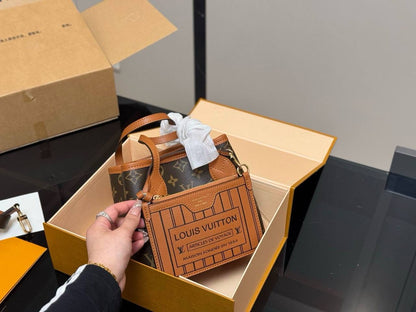 LV Master
290 dhs🇦🇪

#withbox
🎁🎁🎁

#23cm

Zain228
♥️♥️♥️