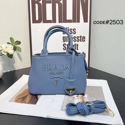 PRADA ᴛᴏᴘ ʜᴀɴᴅʙᴀɢ
ᴍᴀᴛᴛᴇ ʟᴇᴀᴛʜᴇʀ ᴍᴀᴛᴇʀɪᴀʟ
ᴇᴍʙʀᴏɪᴅᴇᴅ ʟᴏɢᴏ
ɪᴛ ʜᴀs ᴢɪᴘᴘᴇʀ
ᴡɪᴛʜ ʟᴏɴɢ ʙᴇʟᴛ sᴛʀᴀᴘ
sɪᴢᴇ : 23 cm

65 dhs🪙

Zain31
♥️♥️♥️