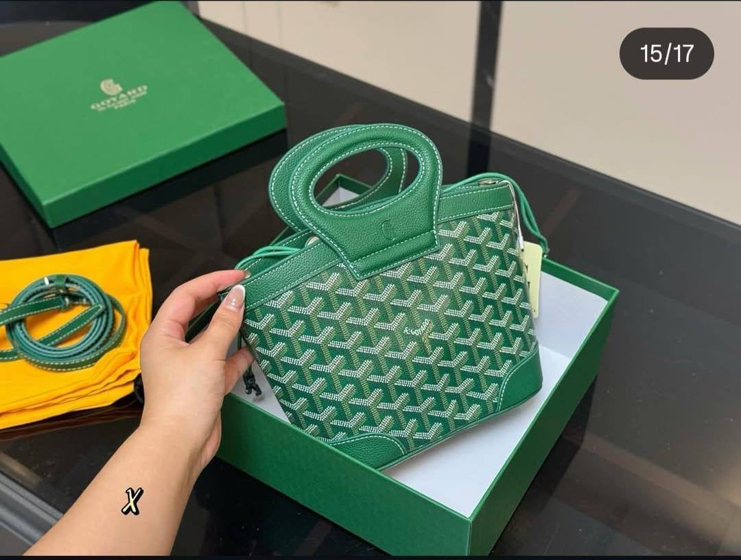GOYARD Master 
18CM 

250 dhs🇦🇪

WITH BOX 
🎁🎁🎁

Zain131
♥️♥️♥️