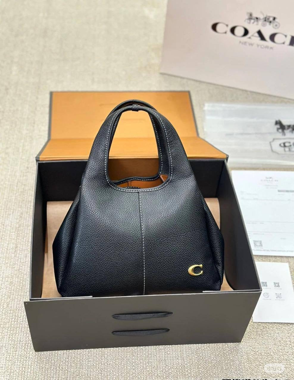 Coach Lana

Size: 23 *31 cm

100 dhs🇦🇪

with box
🎁🎁🎁

Zain115
♥️♥️♥️
