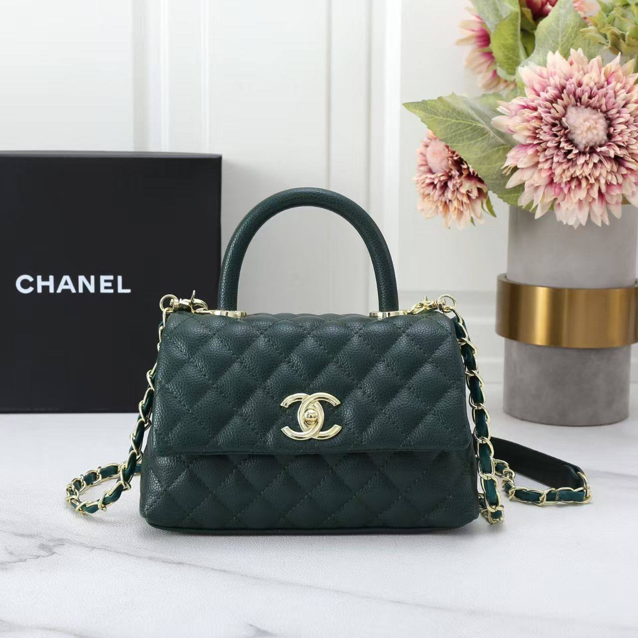 CHANEL ᴄᴏᴄᴏ
ᴛᴏᴘ ʜᴀɴᴅʟᴇ ʙᴀɢ
ᴄᴀᴠɪᴀʀ ʟᴇᴀᴛʜᴇʀ ᴍᴀᴛᴇʀɪᴀʟ
ɢᴏʟᴅ ᴄʜᴀɪɴ ʟᴇᴀᴛʜᴇʀ sᴛʀᴀᴘ
sɪᴢᴇ: 25 cm

ᴡɪᴛʜ BOX
🎁🎁🎁

95 dhs🇦🇪

Zain31
♥️♥️♥️