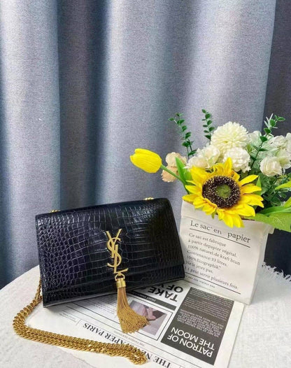 YSL

95 dhs🇦🇪

Good quality 
with box
🎁🎁🎁

Zain35
♥️♥️♥️
