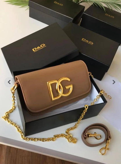 D&G

90 dhs🇦🇪

Good quality 

with box
🎁🎁🎁

Zain35
♥️♥️♥️