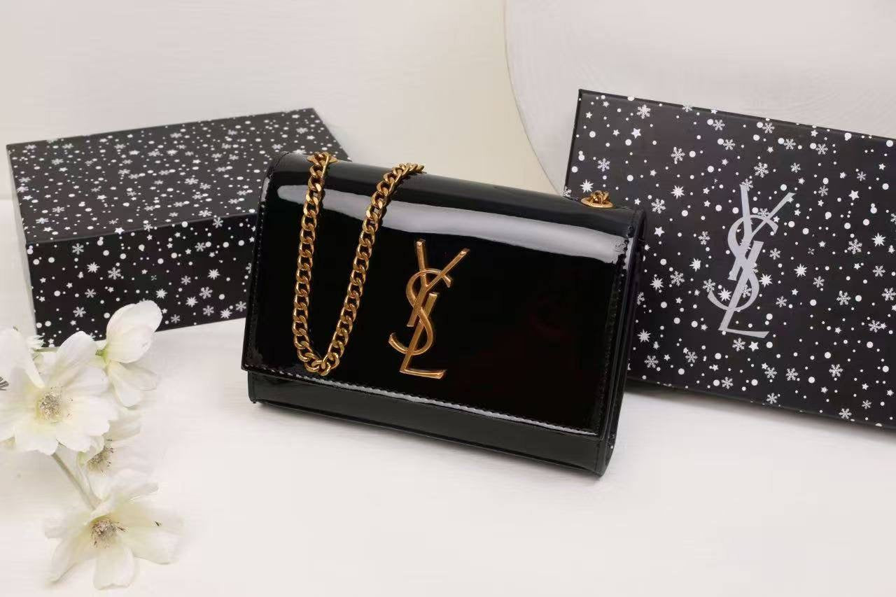YSL - ʏᴠᴇs sᴀɪɴᴛ ʟᴀᴜʀᴀɴᴛ
ɢʟᴏssʏ ᴍᴀᴛᴇʀɪᴀʟ
ɢᴏʟᴅ ʟᴀᴄᴇ ʜᴀʀᴅᴡᴀʀᴇ
sɪᴢᴇ : 20 x 5 x 14 cm

ᴡɪᴛʜ BOX
🎁🎁🎁

90 dhs🇦🇪

Zain31
♥️♥️♥️