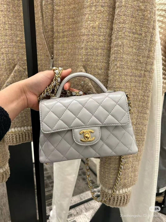 .
CHANEL
SUPER MASTER QUALITY 🔥🔥
WITH FULL PACKAGING 🎁
For Price 👇 WTSP Text Zain 0568585901

Zain255
♥️♥️♥️