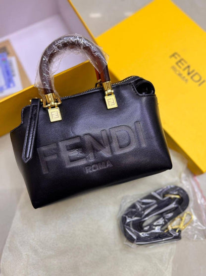 🎉 Offer 🎊  Fendi Bossdun
Size: 20 * 13 cm
70 dhs🇦🇪
with box 🎁

Zain115
♥️♥️♥️