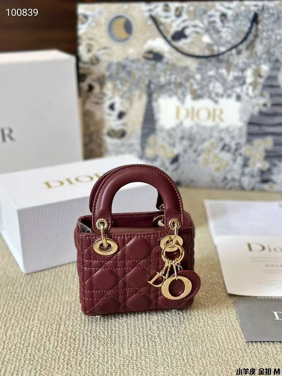 DIOR MICRO 
Master 
12CM 

220 dhs🇦🇪

WITH BOX 
🎁🎁🎁

Zain131
♥️♥️♥️
