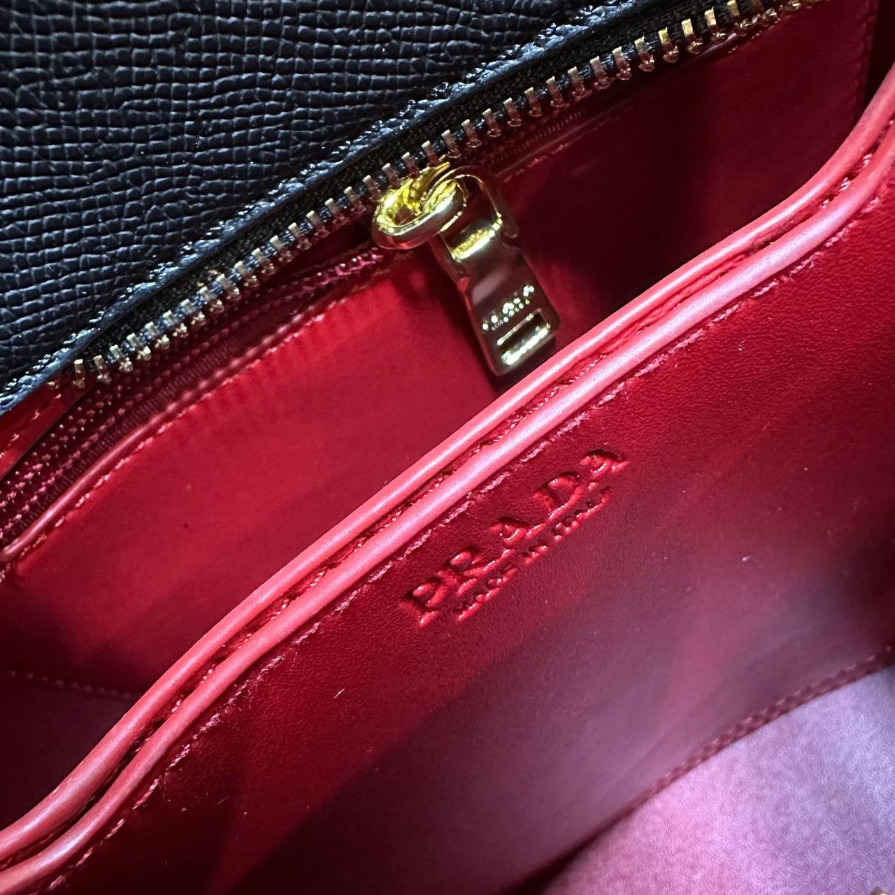 PRADA 
NEW CAME GOOD QUALITY 
105 dhs🇦🇪

Zain39
♥️♥️♥️