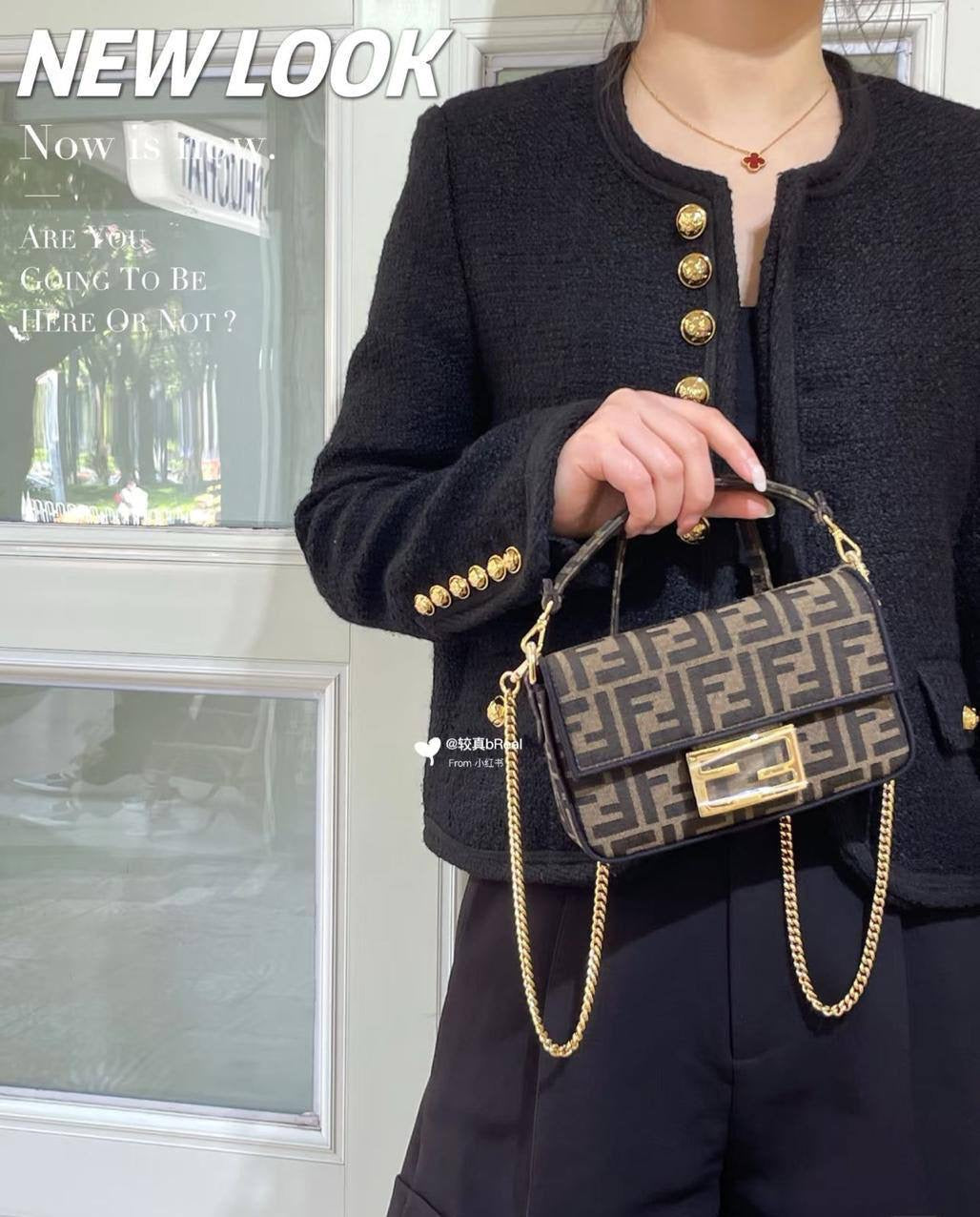 Fendi Small baguette
Size : 18 * 10 cm

95 dhs🇦🇪

with box🎁

Zain115
♥️♥️♥️