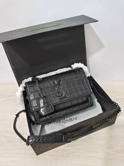 YSL
105 dhs🇦🇪

with box
🎁🎁🎁

size 25cm
High quality

Zain26
♥️♥️♥️