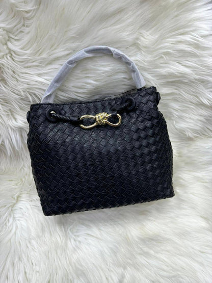 Offer YSL / MK / Hermes
Bottega
Size : 36 ~ 23  cm

70 dhs🇦🇪

with box🎁

Zain115
♥️♥️♥️♥️