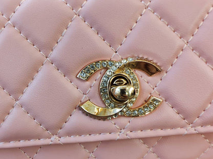 Chanel
95 dhs🪙

with box

🎁🎁🎁

high quality

Zain26
♥️♥️♥️