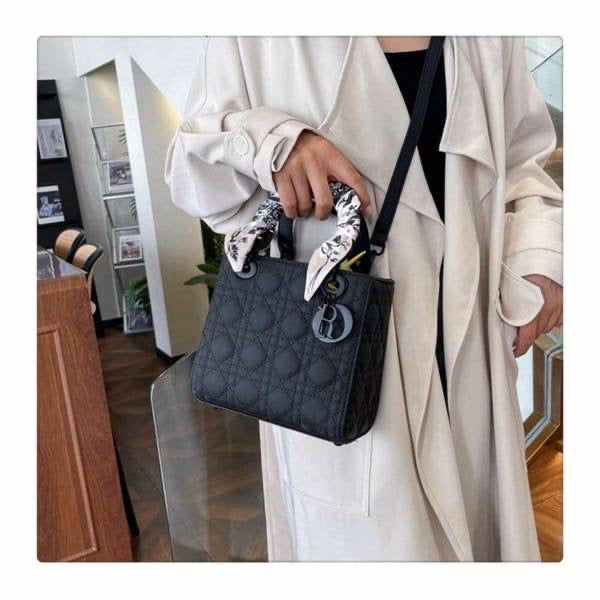 Dior
ᴍᴀᴛᴛᴇ ʟᴇᴀᴛʜᴇʀ ᴍᴀᴛᴇʀɪᴀʟ
ᴡɪᴛʜ ᴛᴡɪʟʟʏ ɪɴᴄʟᴜᴅᴇ
ᴡɪᴛʜ BOX
🎁🎁🎁

 *SIZE 24 cm 
105 dhs🇦🇪

 *SIZE 20 cm 
95 dhs🇦🇪

Zain31
♥️♥️♥️