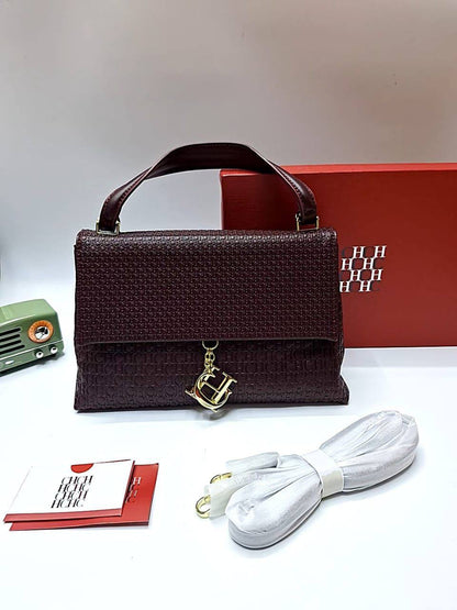 CH CH
95 dhs🇦🇪

size：24cm

Good quality 

with box
🎁🎁🎁

Zain35
♥️♥️♥️