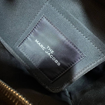 MARC JACOBS 
TOTE BAG GOOD QUALITY 
100 dhs🇦🇪
SIZE:32cm

Zain39
♥️♥️♥️