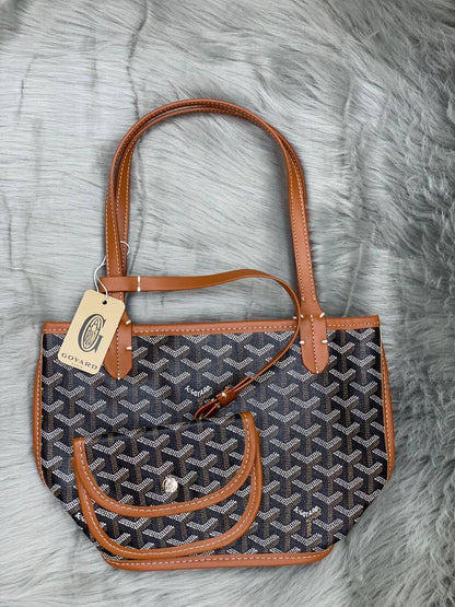 Goyard
SIZE  ……… 25cm 🌷🌷🌷
75 dhs🇦🇪

Zain51
♥️♥️♥️