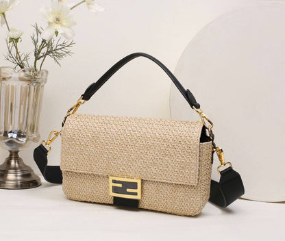 FENDI 
NEW CAME GOOD QUALITY 

WITH BOX 
🎁🎁🎁

85 dhs🇦🇪

Zain39
♥️♥️♥️