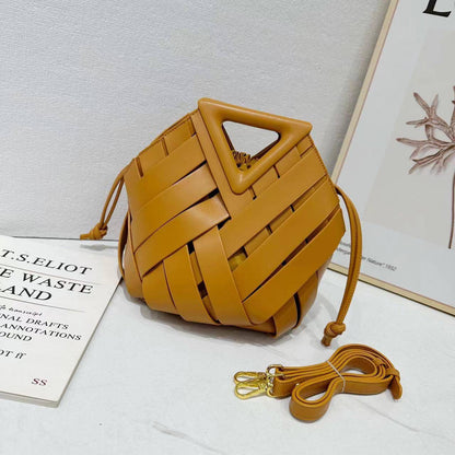 Bottega

WITH PAPAR BAG 

120 dhs🇦🇪

Zain154
♥️♥️♥️