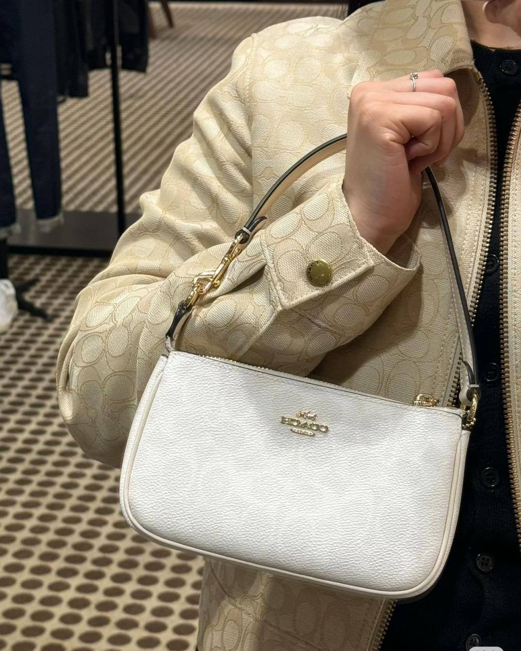 Coach Nalita

Size : 20 * 12 cm

80 dhs🇦🇪

with box 🎁

Zain115
♥️♥️♥️
