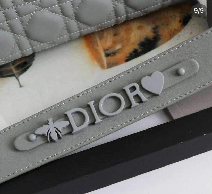 Dior
ᴍᴀᴛᴛᴇ ʟᴇᴀᴛʜᴇʀ ᴍᴀᴛᴇʀɪᴀʟ
ᴡɪᴛʜ ᴛᴡɪʟʟʏ ɪɴᴄʟᴜᴅᴇ
sɪᴢᴇ: 20 cm

ᴡɪᴛʜ BOX
🎁🎁🎁

95 dhs🇦🇪

Zain31
♥️♥️♥️