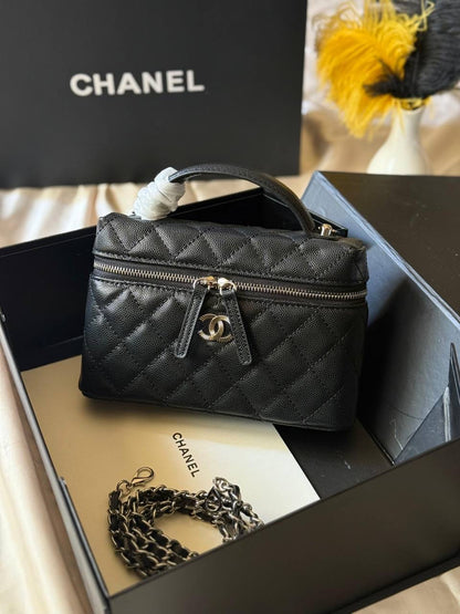 CHANEL
19cm
340 dhs🇦🇪
Top quality 
With box🎁

Zain167
♥️♥️♥️