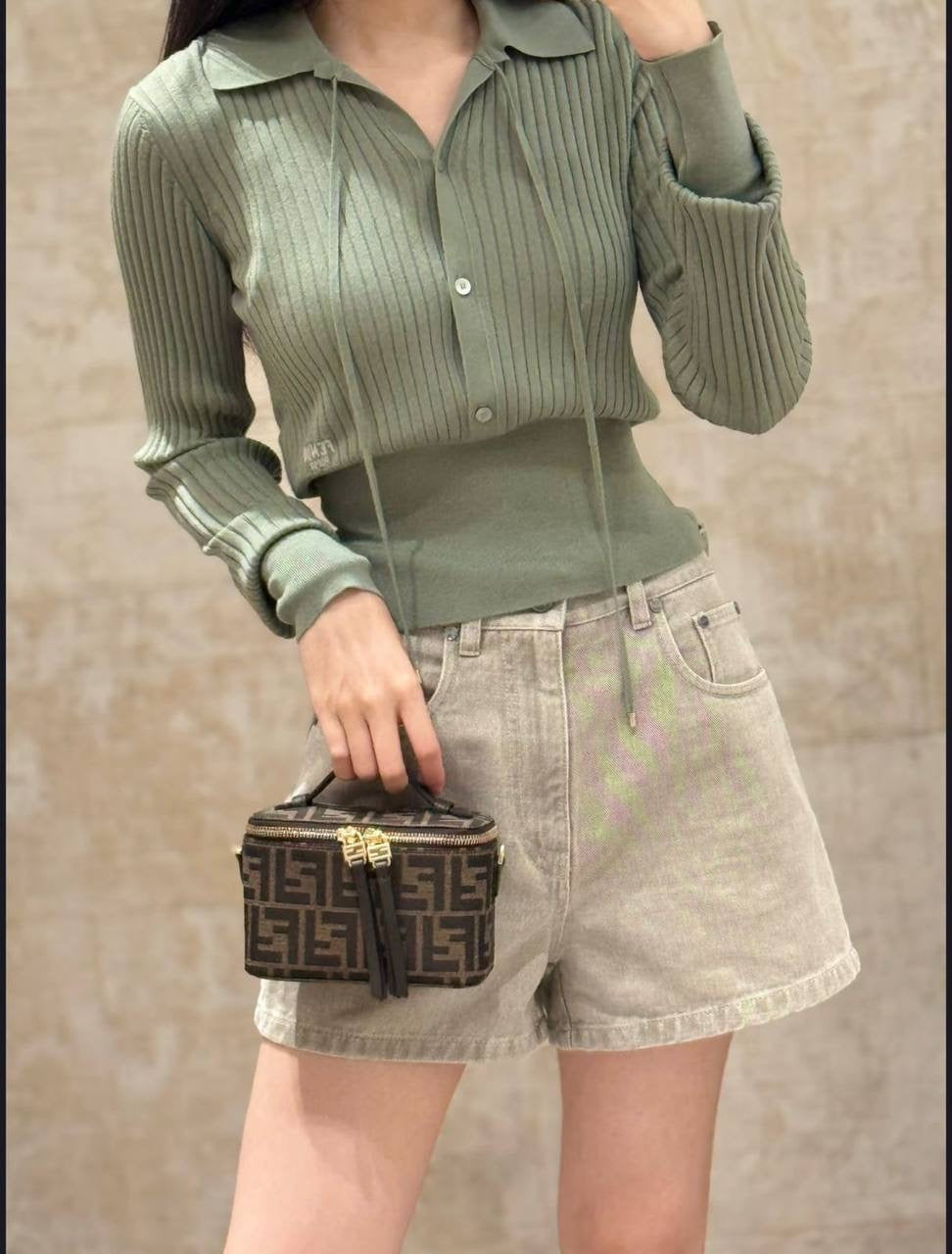 FENDI 

good quality

WITH BOX 
🎁🎁🎁

90 dhs🇦🇪

Zain39
♥️♥️♥️