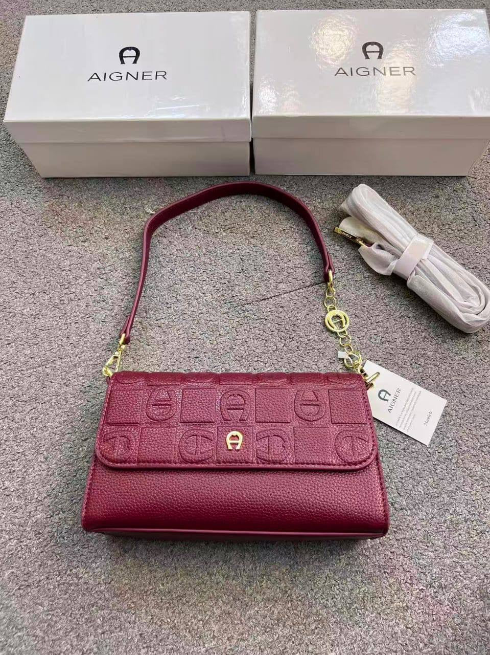 Aigner
90 dhs🪙💕

with box
🎁🎁🎁

size 24cm

Zain26
♥️♥️♥️