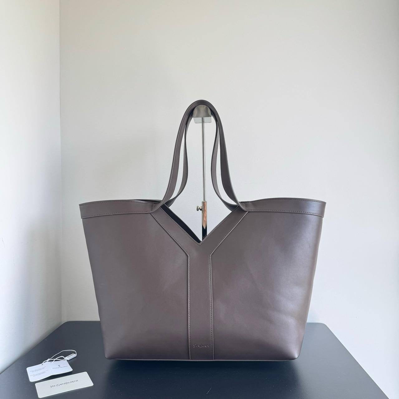 YSL 
115 dhs🪙💕
Size 34x29x17👈

Zain161
♥️♥️♥️