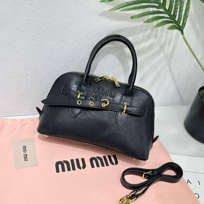 Miu Miu
28*16.5*10 cm
90 dhs🇦🇪

Zain17
♥️♥️♥️